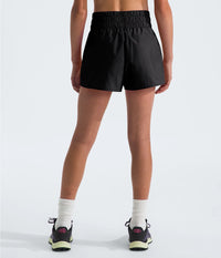 Girls Never Stop Woven Short (NF0A87T9)